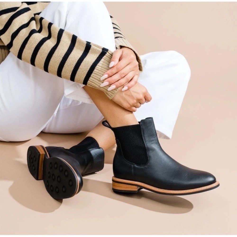 Nisolo Carmen Leather Pull On Ankle Chelsea Boots Black Women's Size 6